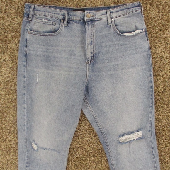 Silver Jeans Women's‎ 18 Light Wash Highly Desirable Slim Straight Distressed - Picture 3 of 7
